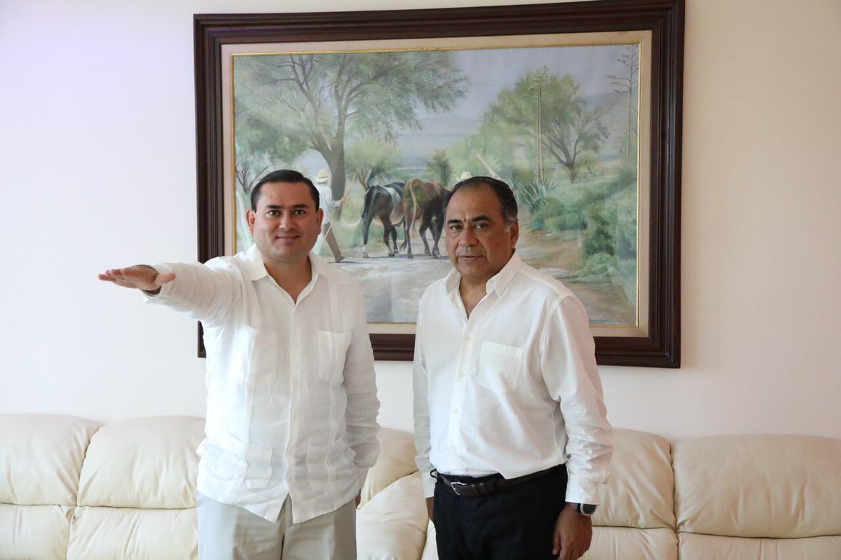 HectorAstudillo's tweet photo. Tomé protesta a Bonifacio Montúfar Mendoza como nuevo Director General del Instituto de la Policía Auxiliar del Estado #IPAE. Reconozco el trabajo que desempeñó René Morales Barrientos en este cargo. https://t.co/vetbDoSTY6