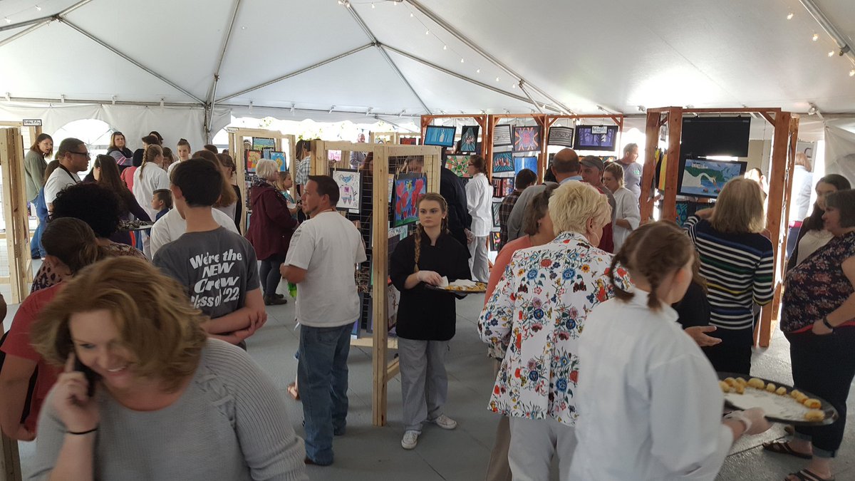 genegerke's tweet photo. Anderson County (TN) Schools art show organized by daughter Alison and fellow art teachers. #acsart https://t.co/MCQwYQIaWF