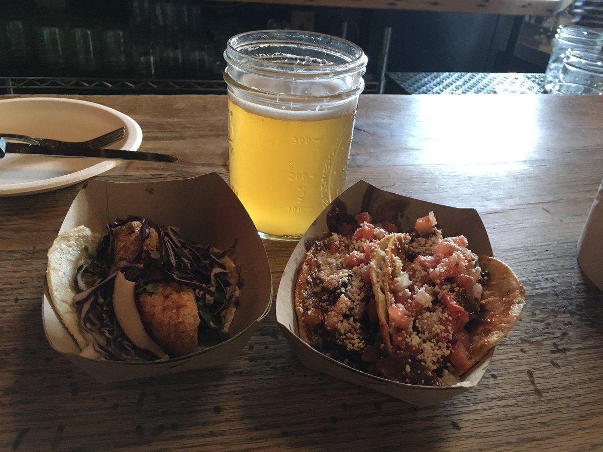 #happy hour <a href="/MorgansBK/">Morgan'sBrooklynBBQ</a> w <a href="/2RoadsBrewing/">Two Roads Brewing</a> #nolimits hefe &amp; delicious tacos! #TGIT #bbq #prospectheights