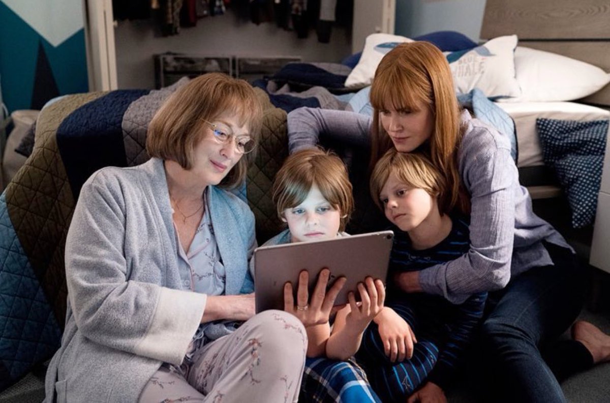 MyPasionBooks's tweet photo. Primera imagen de la 2da temporada de #BigLittleLies donde vemos a #MerylStreep como Mary Louise Wright junto a #NicoleKidman como Celeste Wright y a los mellizos #CameronCrovetti y #NicholasCrovetti como Johs y Max Wright. https://t.co/XOEe1QF5Uj
