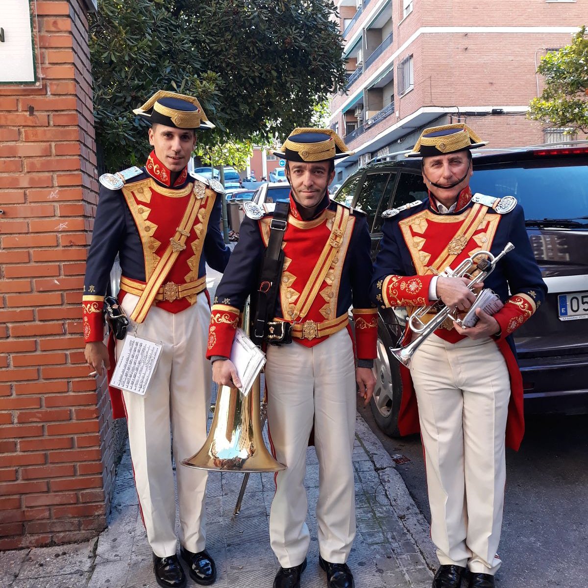 tomy_ruiz_'s tweet photo. #NuevaFotoDePerfil Lunes Santo @SergioMijaAuxJD @tuba_marco  @Jesus_Vela21 haciéndo sonar nuestros instrumentos tras el Señor del Salvador. @JesusDespojado majestuosa interpretación  de la música para llevarlo en volandas por las calles de Jaén. https://t.co/PNeauFLj1A