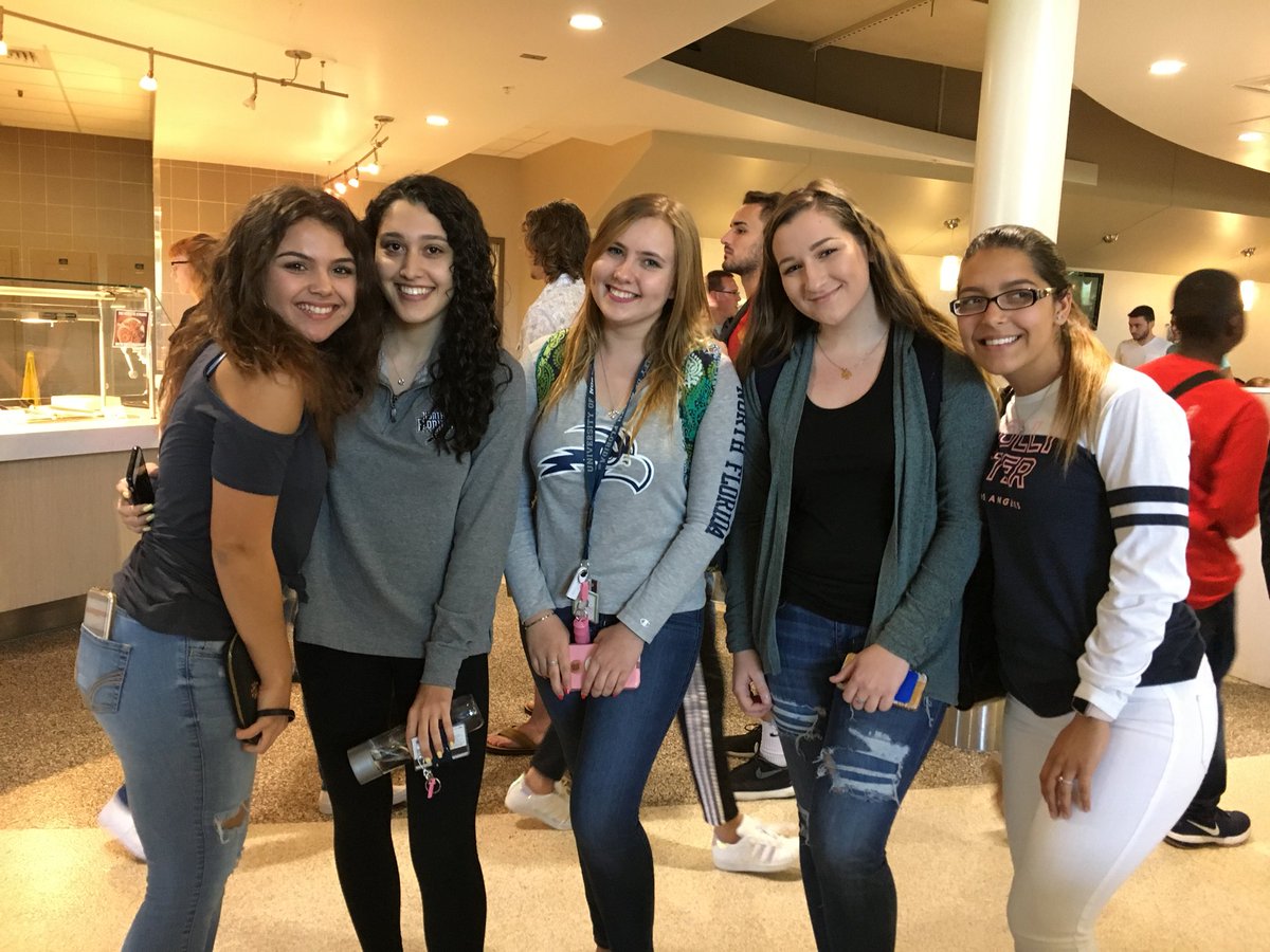 FHH_FalconFury's tweet image. Thank you, @UNFCampusLife! #AVIDAwarenessWeek #CollegeRoadTripn @jillygreg @_LoCook @MsColleenCarney