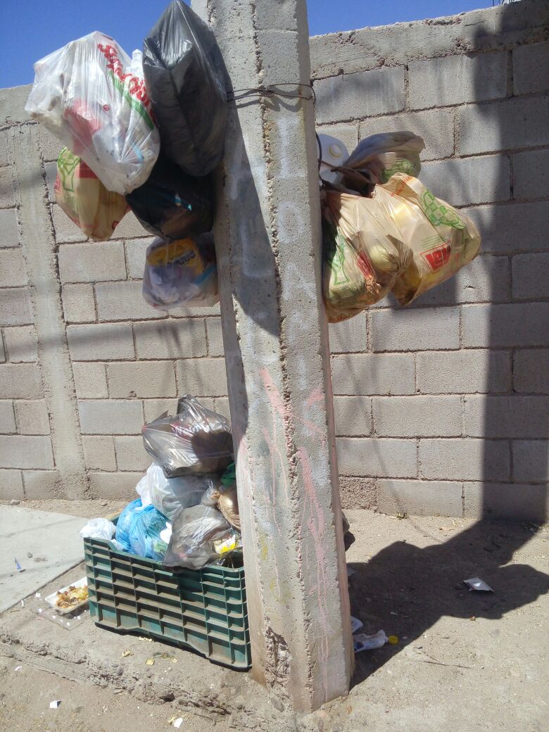 karlamontanob's tweet photo. Guaymas. O ponen más postes o agrandan los cercos. Porque doble C alcalde sigue sin aparecerse https://t.co/uvXOQhvAPc