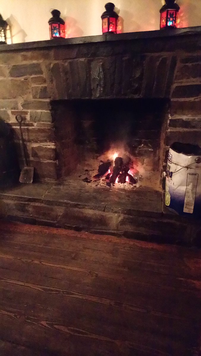 Emmawalk83's tweet photo. Lovely night for the fire and a G&amp;T in Donegal #anotherlongweekend https://t.co/nZNwtdEO5j
