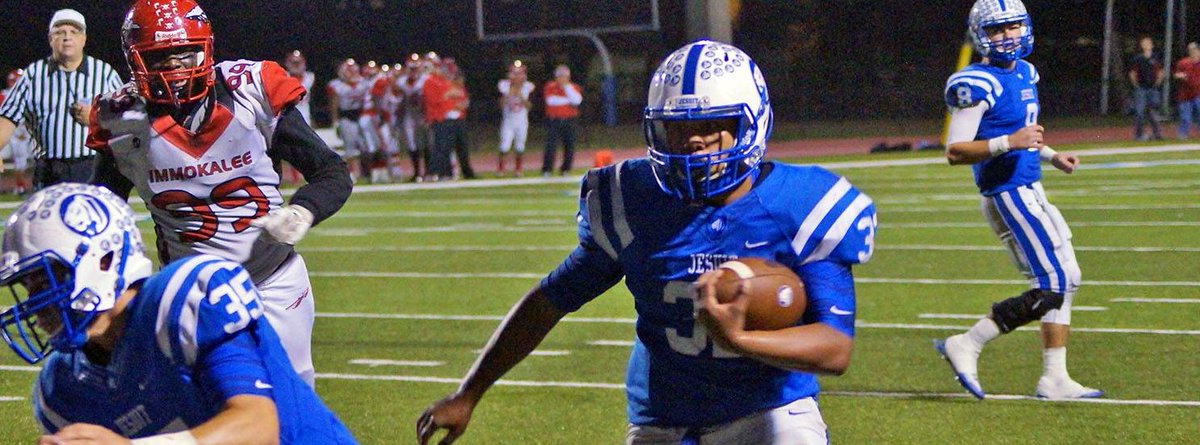 thehoopvibe's tweet photo. 2019 Jesuit RB Matthew Pittman talks football life, what he learned from Malik Davis, home games at Jesuit and more in 1-on-1 interview.
https://t.co/PW2pWTBGLY https://t.co/g5Ne79c9X7