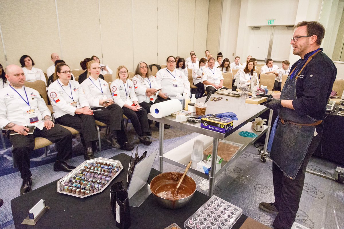 CA_Choc_Company's tweet photo. More pics from my hand painted chocolates demo with #ACF #chefconnect @chefrubber @CEMOICemoi #plugrabutter https://t.co/NRbHdzJ3DU