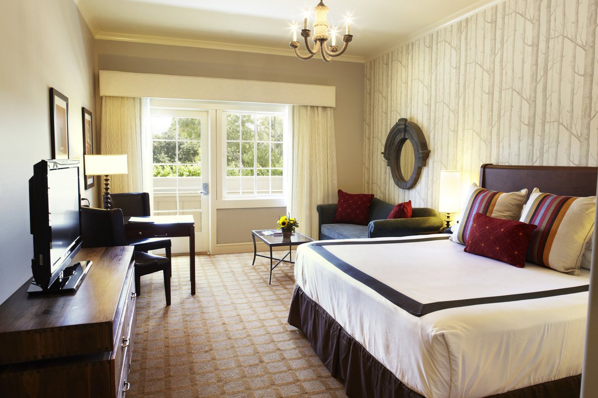 riverterraceinn's tweet photo. #tbt #subtletouches to our guest rooms made a #hugechange!! Can you #spotthedifferences ?? #riverterraceinn
#napa #napavalley #napahotel #napastyle #napavibes #downtownnapa #donapa #visitnapavalley #winecountrygetaway #instatravel #wanderlust #startliving https://t.co/Dl1mNty88U