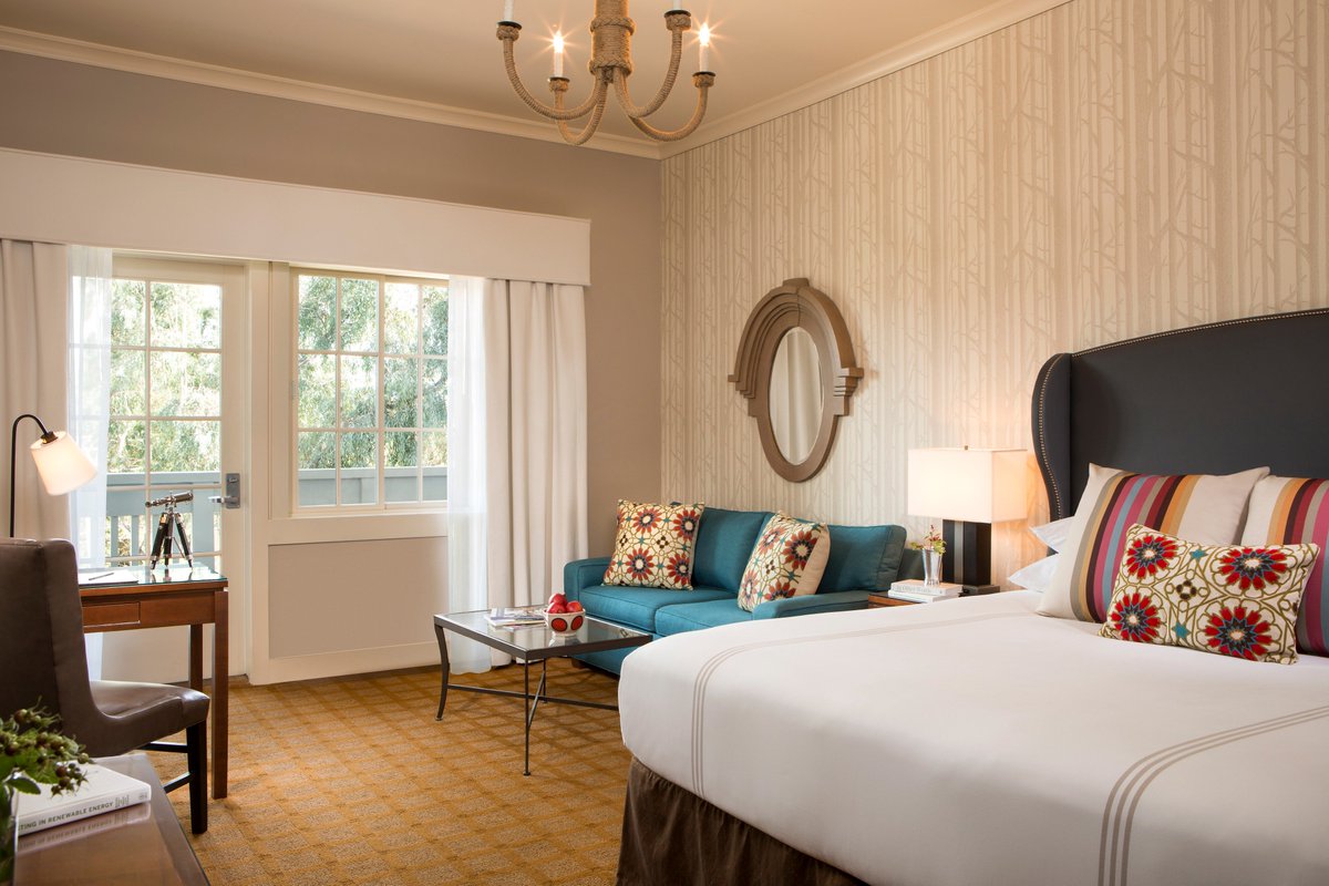 riverterraceinn's tweet photo. #tbt #subtletouches to our guest rooms made a #hugechange!! Can you #spotthedifferences ?? #riverterraceinn
#napa #napavalley #napahotel #napastyle #napavibes #downtownnapa #donapa #visitnapavalley #winecountrygetaway #instatravel #wanderlust #startliving https://t.co/Dl1mNty88U