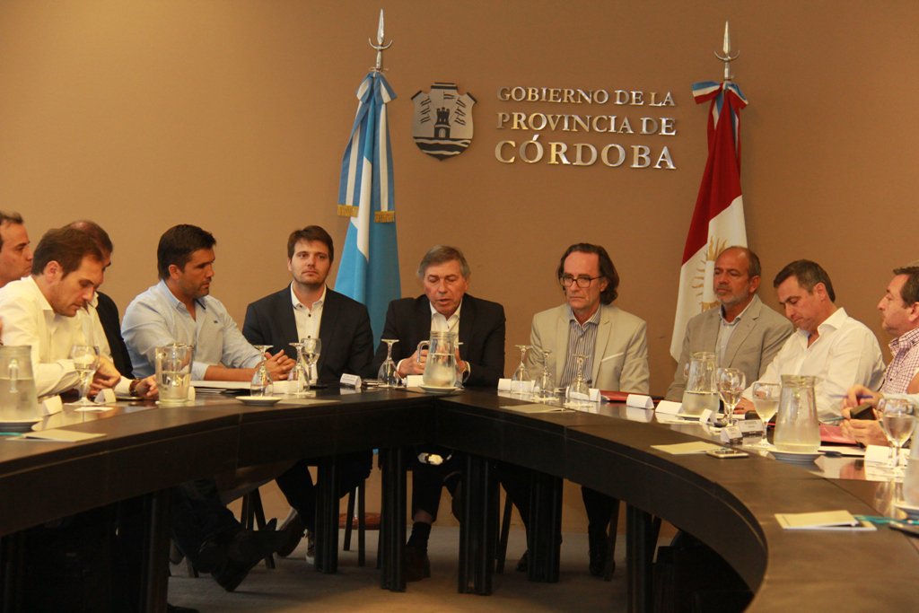 FacuTorresLima's tweet photo. Intendente @ramonjmestre ante su irrazonable planteo, el @gobdecordoba acudirá a la Comisión Federal de Impuestos y a la Justicia, para que a través de un dictamen tengamos certezas sobre los erróneos argumentos esgrimidos. En pocos días veremos cuántos pares son tres zapatos! https://t.co/RY9ixnWAA6