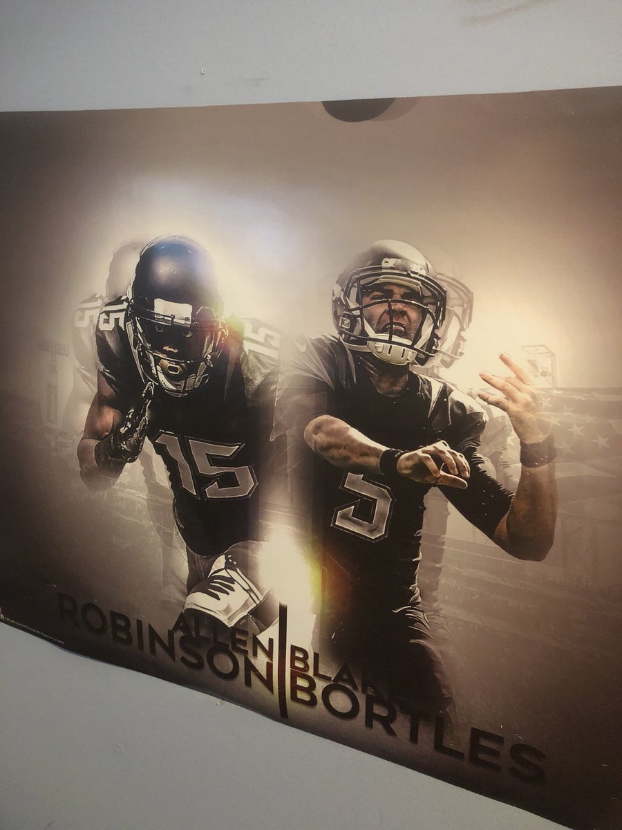 foskavelli904's tweet photo. 10 likes and I’ll cut this poster in half and throw Allen Robinson in the trash @Jaguars #BlakeShow https://t.co/2EiaPkpJ9i