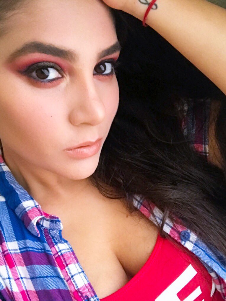 Mariant31727253's tweet photo. Because is Thursday and its almost Friday so I’m allow to go red all the way❤️💃🏻🍭
•
•
#makeupoftheday #wakeupandmakeup #makeup4ever #makeuplover #makeupaddict #makeupenthusiast #makeupforlife #makeuponpoint #beautyjunkie #redshadow #nudelip #eyeshadow #eyeliner #cateye https://t.co/bB1uZg51Sp
