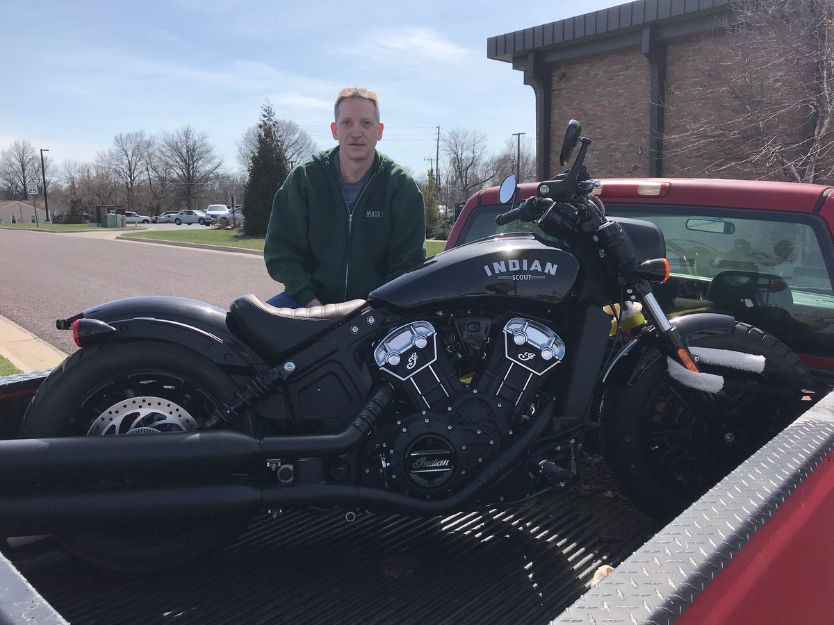 HeadIndianCoMo's tweet photo. We always go the extra mile for our customers: Robert wanted a new Scout Bobber with ABS and gloss Thunder Black instead of flat and we made it happen. 😎 Congratulations on your new bike 🏍️💨 https://t.co/um9NgG5wkf