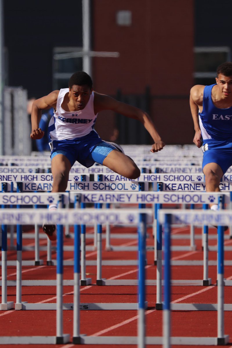 PrepRunningNerd's tweet photo. Alexander of Lincoln East takes 110HH in 14.93 at Kearney. https://t.co/Vm7NbbQ7Dt