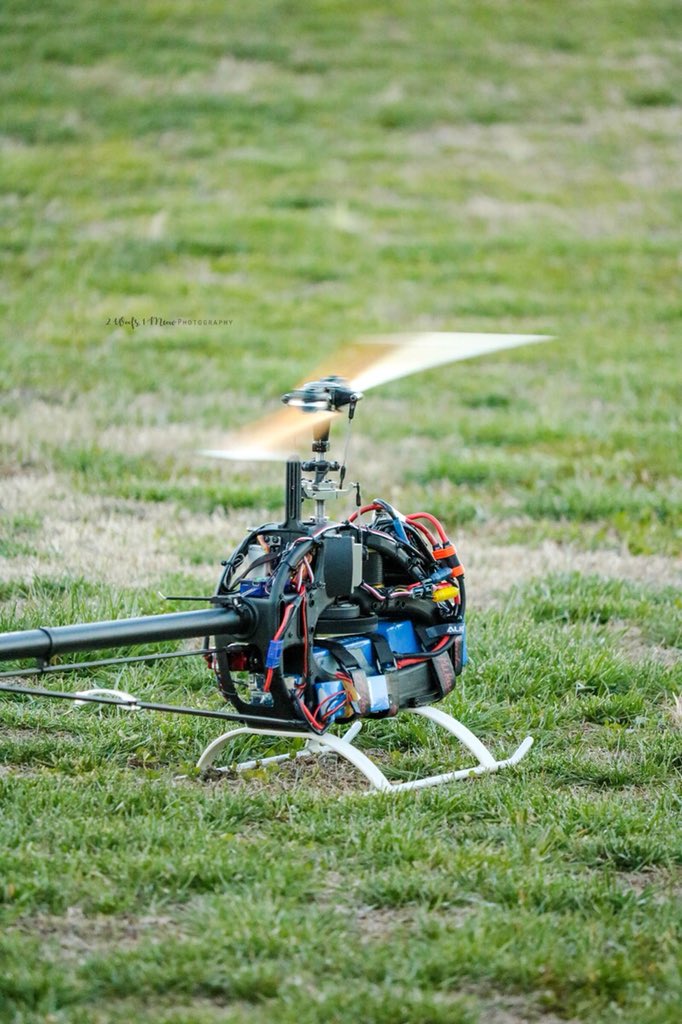 markp_1998's tweet image. Couple weeks ago at the field. Thanks to my sister for these great shots! #mikadousa #mikado #align #logo600se #logo690sx #trex600n #electric #nitro #rcheli #fun #field #photos #sister #me #helicopter #vbar #vcontrol #neo #scorpion #os #hobbywing #hatori #optipower #rjx #torq