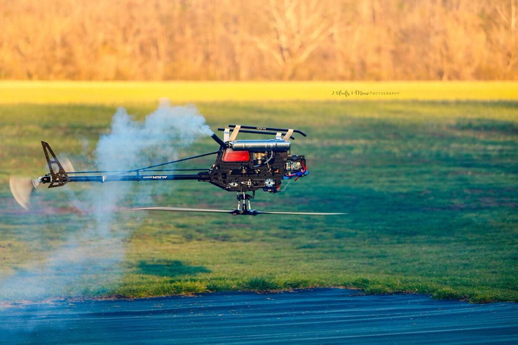 markp_1998's tweet image. Couple weeks ago at the field. Thanks to my sister for these great shots! #mikadousa #mikado #align #logo600se #logo690sx #trex600n #electric #nitro #rcheli #fun #field #photos #sister #me #helicopter #vbar #vcontrol #neo #scorpion #os #hobbywing #hatori #optipower #rjx #torq