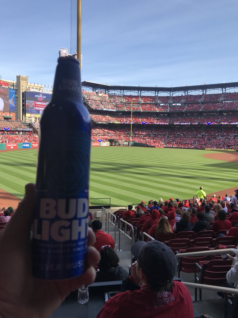 KurtBauche's tweet photo. Here. Beer heaven. #LeftFieldLanding #STLCards https://t.co/b7mneh2j46