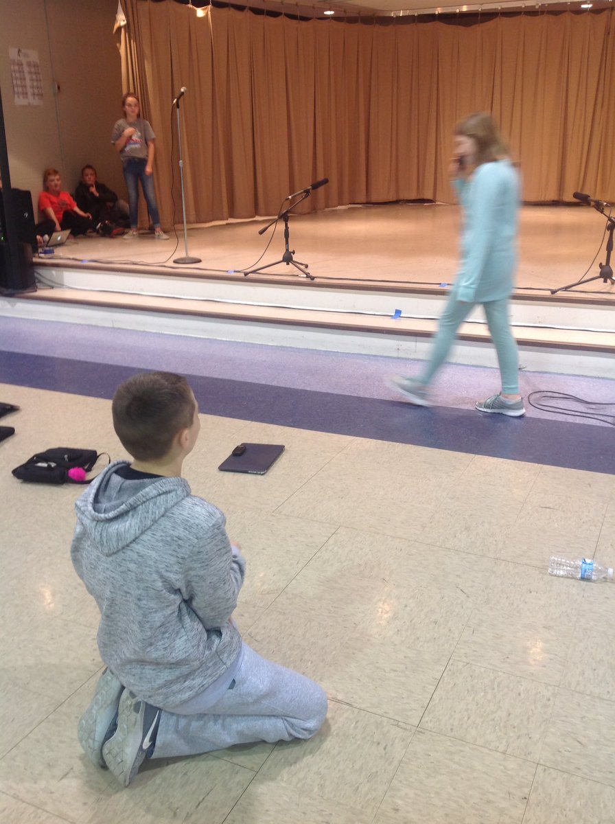 MrsRayNPIMusic's tweet image. Cast hard at work during first dress rehearsal! @BWE_Bulldogs @SouthernHancock #newpalproud #NPperformingArts #createextraordinary