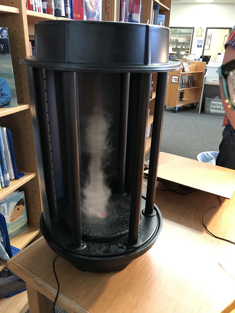 TrishTerry_'s tweet photo. Meterologist Adam Kankiewicz from @NOAA visits 6th Grade Science today! @heritagems https://t.co/a36Gg8DhYo