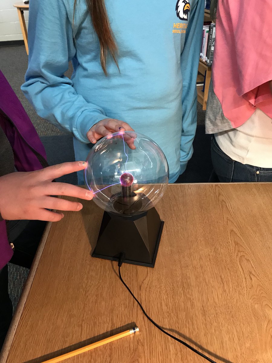 TrishTerry_'s tweet photo. Meterologist Adam Kankiewicz from @NOAA visits 6th Grade Science today! @heritagems https://t.co/a36Gg8DhYo