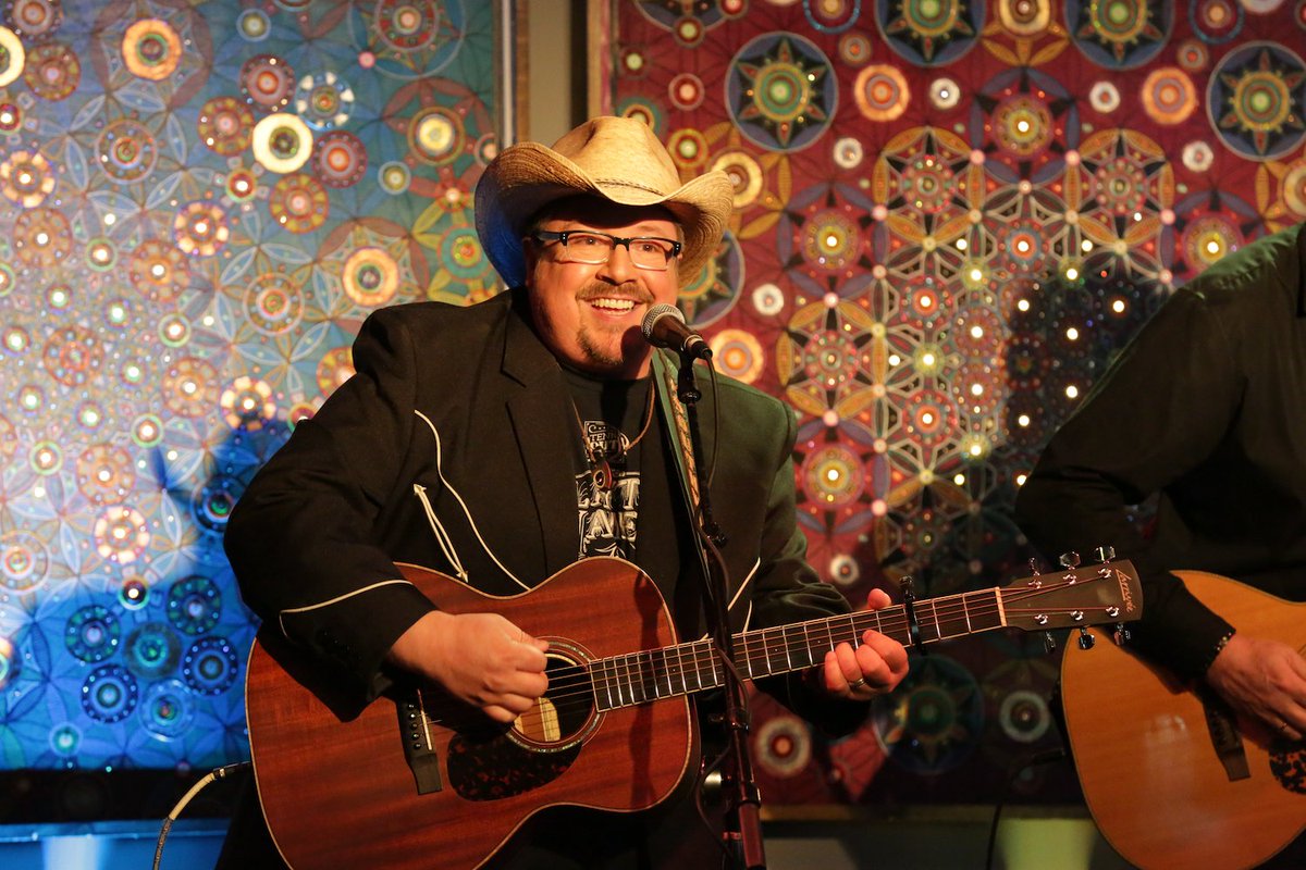 BackstageNash's tweet photo. We've added new pictures from last week's #BackstageNashville show to our Facebook page!  Check them out at https://t.co/yQ6Ur35GMZ! @SayhowdyScott @RayStephenson @BassBrothersUK #KentBlazy #AlanRhody #Nashville #NashvilleMusic #Songwriters #NashvilleLove @3rdandLindsley https://t.co/tN4P6JmE52