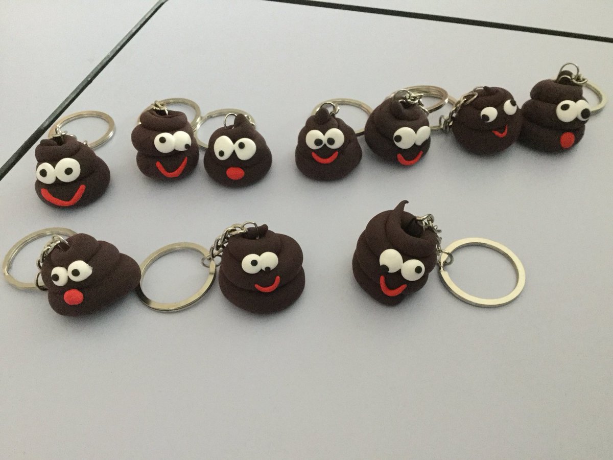 krolain09's tweet photo. En @ValledelMiro nos volvemos locos haciendo 💩 💩 para financiar nuestro viaje de fin de curso en 6* de primaria!!!! Estás deseando tener la tuya verdad??? Próximamente a la salida del colegio podrás conseguirla!!#comomolamicole https://t.co/GX7WsTD4Q7