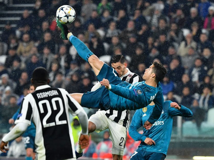 partidazocope's tweet photo. 📻 Informa @AranchaMOBILE

🎙️ "El cuerpo médico del Real Madrid maneja estos datos sobre Cristiano":

➡️ Tiene una edad biológica de 23 años.

➡️ Tiene una masa de grasa del 7%, lo normal es 10 u 11.

➡️ Salta un metro en estático. 

➡️Posee una masa muscular del 50%. https://t.co/L8CdJpaxYx