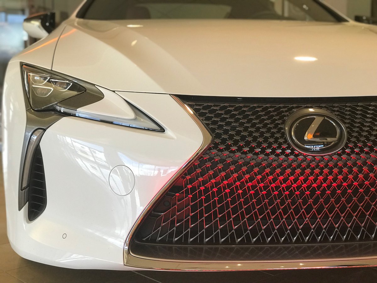 Hoffman_Lexus's tweet photo. Weโre just a few minutes away from the #LS500 walkaround, presented by @productionplus! Check out the stream on Hoffman Lexus Facebook or Hoffman Auto Group Instagram! #LS500 #LSFSport #AmazingReinvented #HoffmanHasIt https://t.co/GtO1ipvBy2
