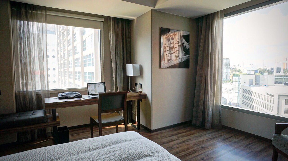 ACHotelSantaFe's tweet photo. Habitación doble, vista doble, espacio doble, satisfacción doble 😎😎
#ThursdayThoughts #FelizJueves #acsantafe #ACHotels #santafe #HappyThursday https://t.co/limXU5Udrh