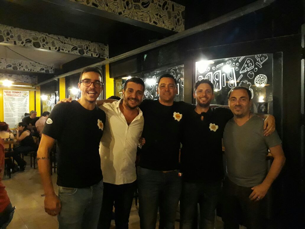 DiegoArvilly's tweet photo. Estamos con #JavierSimone de @somosboca en @antigourmeteros que tiene de invitado a #elreydelacarne
#LacocinadeBatatas https://t.co/zEvJzBYUPc