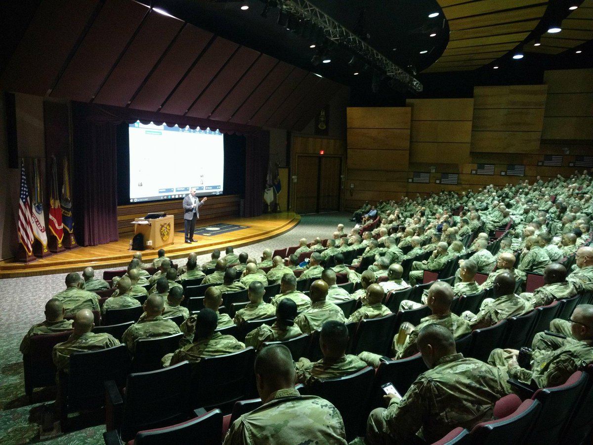 SgmHal's tweet image. Amazing day today when @LinkedIn #rockstar @Mr_Mike_Quinn came to the @Sgt_Maj_Academy #USASMA and coached the largest SGM class in history on transitioning from the military using @LinkedIn. Thanks Mike! ALL IN!