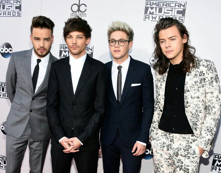 Mlouispopozudo's tweet photo. Vontade de durmir e só acordar quando a One Direction voltar do Hiatus 😢

#HelloOneDirection 

8 anos mds me ajuda 😯 https://t.co/1UWtt9eoQT