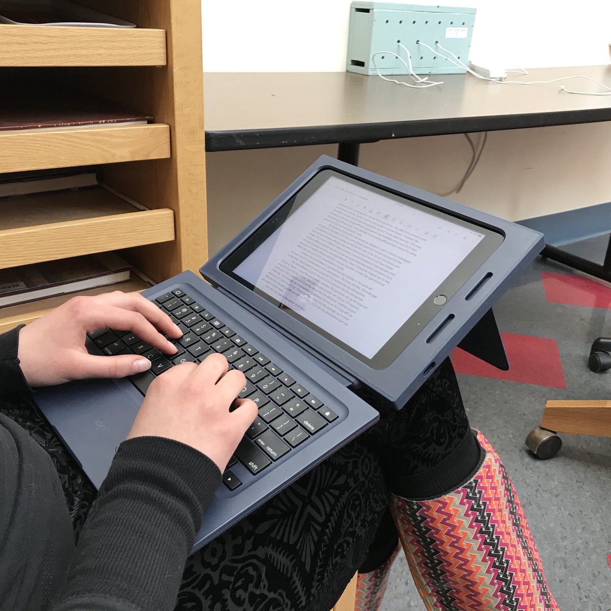 irisdagmar's tweet photo. #LibrarySnapshotDay in the #chillslibrary // when sometimes popcorn is all that gets us through 4th period. #studentcenteredlibrary #schoollibrarylife https://t.co/cooQSbLY9y https://t.co/CswZTTNs2n