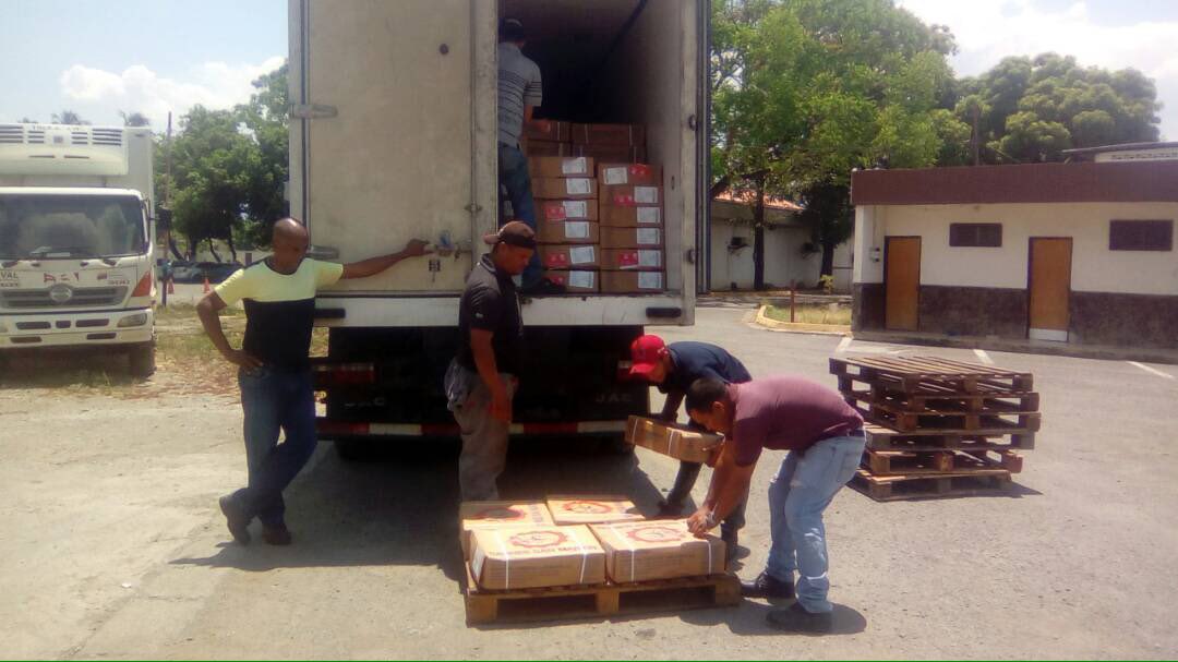ddaeunerg's tweet photo. Con alegría nuestra UNERG recibe proteico para garantizar comida digna a nuestros estudiantes! Gracias a nuestro gobierno revolucionario, nuestro ministro @hugbelpsuv , nuestro viceministro @clm1977 y nuestro rector @jlberroteran que se preocupan por nuestros estudiantes! #UNERG https://t.co/GBtICYwW8D