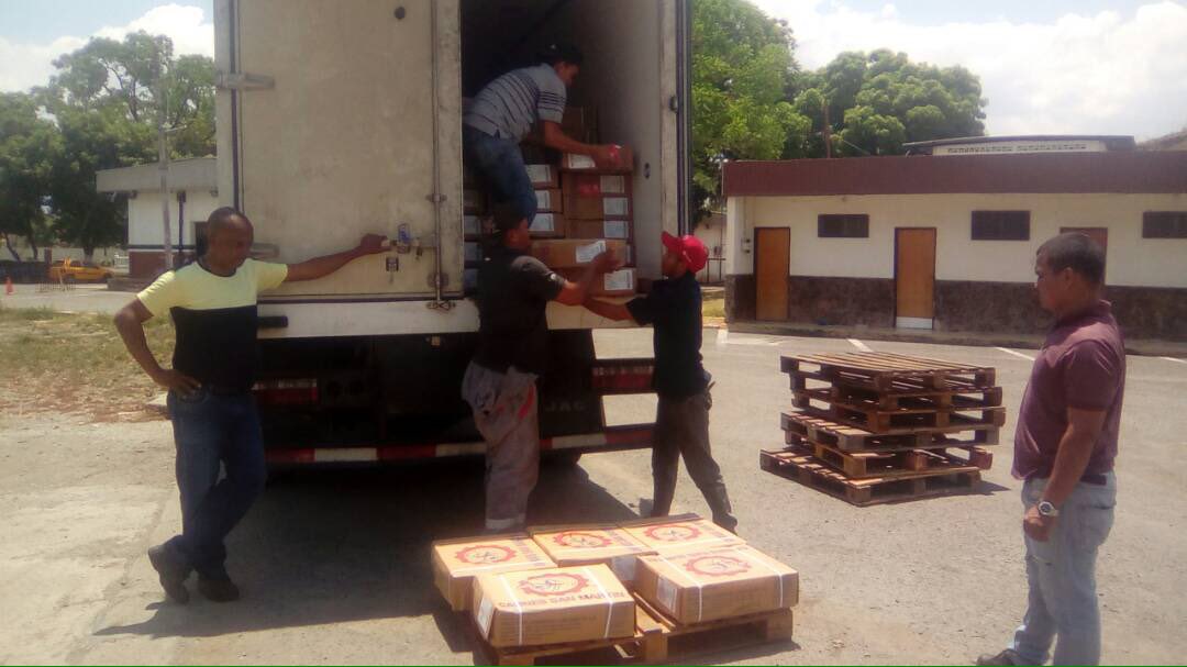 ddaeunerg's tweet photo. Con alegría nuestra UNERG recibe proteico para garantizar comida digna a nuestros estudiantes! Gracias a nuestro gobierno revolucionario, nuestro ministro @hugbelpsuv , nuestro viceministro @clm1977 y nuestro rector @jlberroteran que se preocupan por nuestros estudiantes! #UNERG https://t.co/GBtICYwW8D