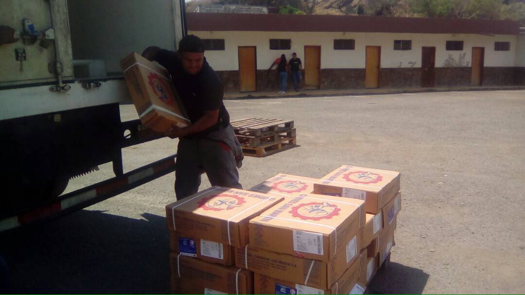 ddaeunerg's tweet photo. Con alegría nuestra UNERG recibe proteico para garantizar comida digna a nuestros estudiantes! Gracias a nuestro gobierno revolucionario, nuestro ministro @hugbelpsuv , nuestro viceministro @clm1977 y nuestro rector @jlberroteran que se preocupan por nuestros estudiantes! #UNERG https://t.co/GBtICYwW8D