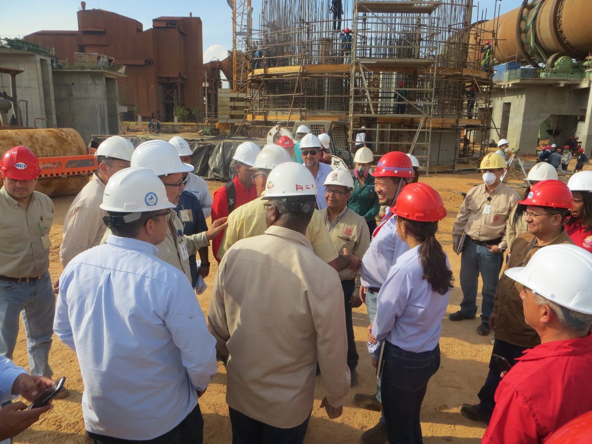 MccPlantaPellas's tweet photo. |🚨Supervisión| Presidente #FMO @isaiasssuarezch Ministro #MinPPIBES @JAriasPalacio y Viceministro #MinPPIBES @marcialarenas27 supervisan el avances de obra de Construcción de la #2LPP uno de los proyecto más importante de Venezuela-Guayana #SeguimosAvanzando con #FMO #VEPICA https://t.co/fCxYY7iTrL