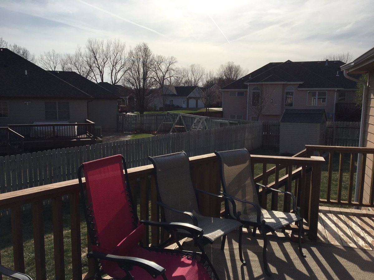 THECoachO's tweet photo. Weather check today-
4/5/18 5:30 pm!
75 & sunny
Will check again in 24 hours!
#onlyinKS https://t.co/tkKz65tqoI