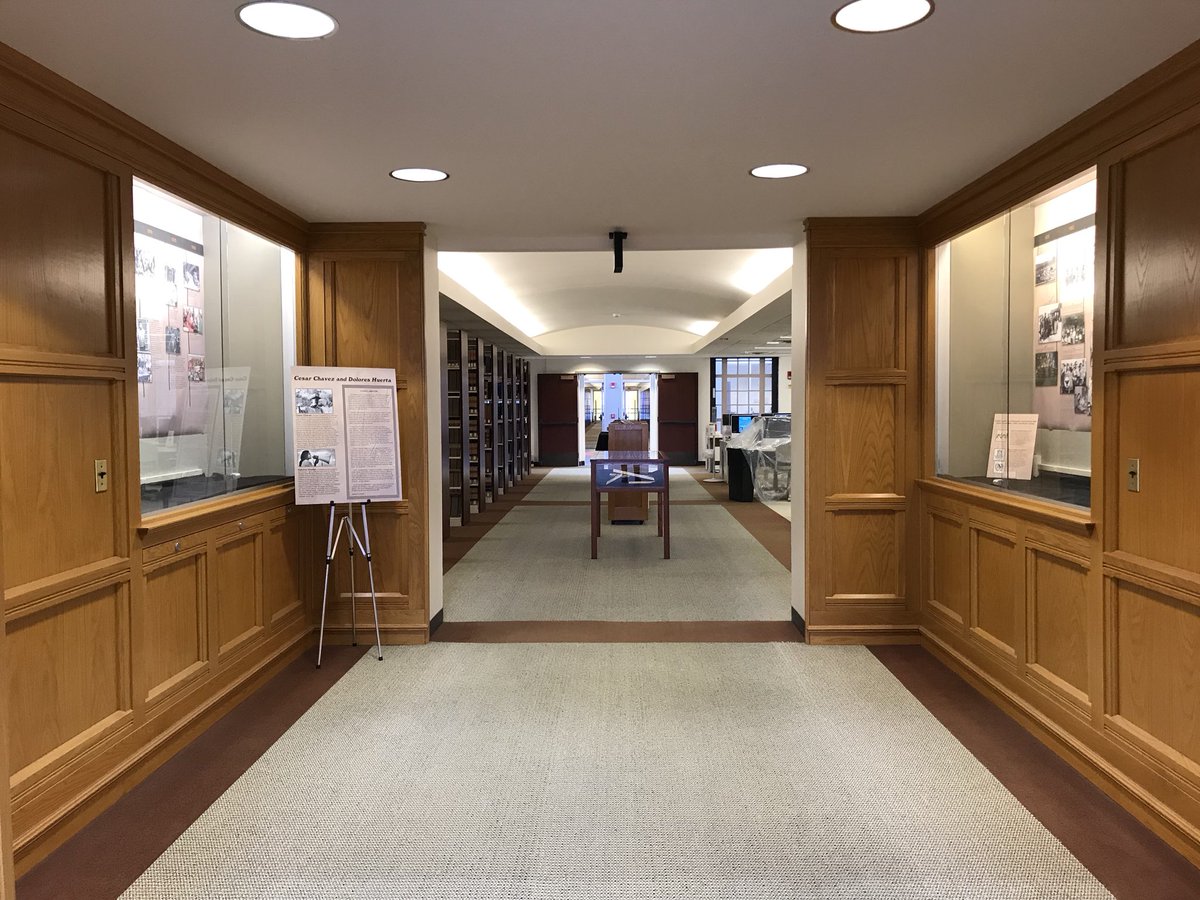 apsieiu's tweet photo. ๐จHey #EIU!๐จ
We and our familia at @EIU_LASO teamed up with #BoothLibrary to create an exhibit dedicated to Cesar Chavez, Dolores Huerta, and the United Farm Workers Movement. Check it out while passing through the library! Itโll be up all month long. https://t.co/eb0BK6j2eu