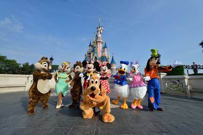 virginie75121's tweet photo. RT si tu souhaites aller très prochainement à Disneyland Paris https://t.co/EgSQ45rVOR