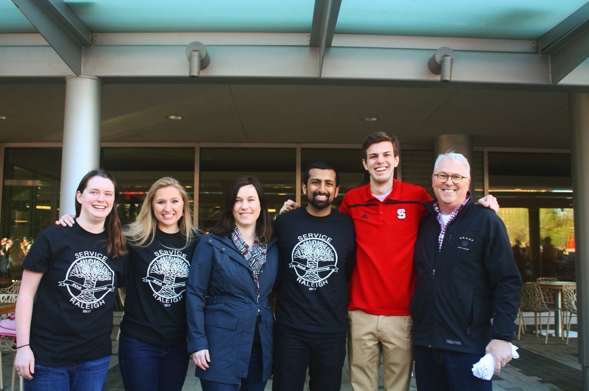 ServiceRaleigh's tweet photo. Last year’s co-chairs with chancellor Randy Woodson! Service Raleigh is a fantastic way to learn more about how you can help out in the Raleigh community. We are so excited for this year’s day of service!🐺♥️ #ServiceRaleigh2018 https://t.co/l2EP1aoozL