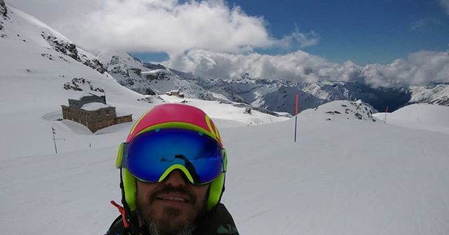 Già pronto per la gara dei sogni di sabato pomeriggio! Tutti insieme noi 'atleti' della @nazionaleartistiskiteam pronti a sfidarci per dare la possibilità anche ai bambini con disabilità di poter provare l'emozione di scivolare sulla neve. Quindi vi aspe… ift.tt/2q89HjO