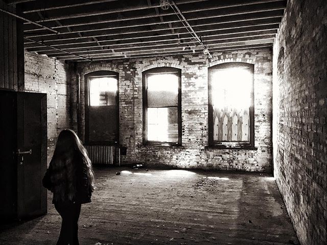 JessieBGussack's tweet image. Walk into the light... #featherbone #interior #heritagebuilding #architecture #before #fujifilm_xseries #fujifilm #fujixt2 ift.tt/2GZNCh6