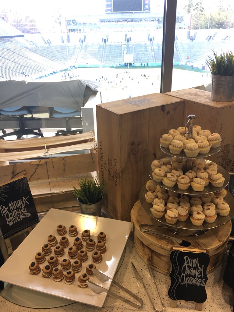 melshowandtell's tweet photo. Ready for Experience Weekend Kick-off! Thanks to Rocky Top Catering for providing the food for our event!
#uncmba #expwknd #unc #business #businessschool #carolina #tarheels @uncchapelhill @unckenanflagler @RockyTopCaters https://t.co/L0994A2Otl