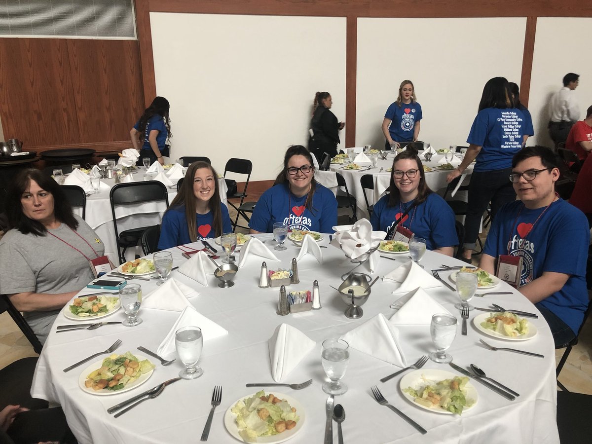 TJCSGA's tweet photo. First night of dinner at the #tjcsga State Convention 2018! Memories in the making!! #barrierbreakers https://t.co/2dSbpuu3JE