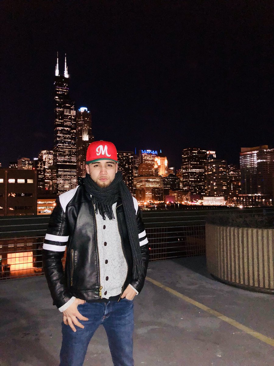 nuevo_ejemplo's tweet photo. Fue en la ciudad de los vientos donde todo comenzó 🌃🔥 #Corridos2018 🔥 #ENE2018 #FumFum https://t.co/iNGYUmG2Bi