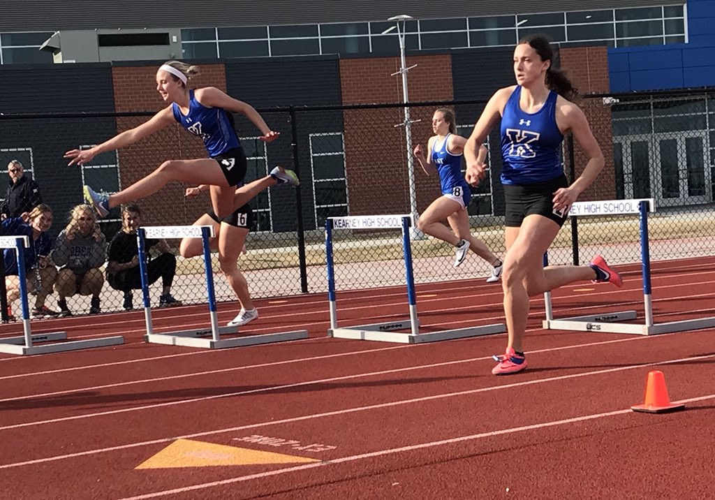 KHSGirlsTFXC's tweet photo. Great 300H for the Bearcats! Dahlgren fights for 🥇 with Mehlin 🥉 and Geiser 5th! #StrengthInNumbers #WhateverItTakes #BearcatHurdles #WheresPeyton https://t.co/kwtqOi9QeF