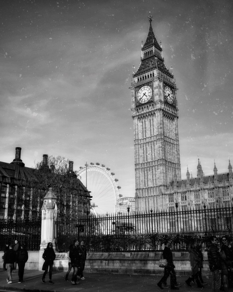 Mr. Big #architecture #lookingup_architecture #architecturelovers #amazingarchitecture #london_only #london #thisislondon #lovelondon #visitlondon #lovegreatbritain #londonlife #uk #photographylife #photographer #photooftheday #dailydoseofcolor