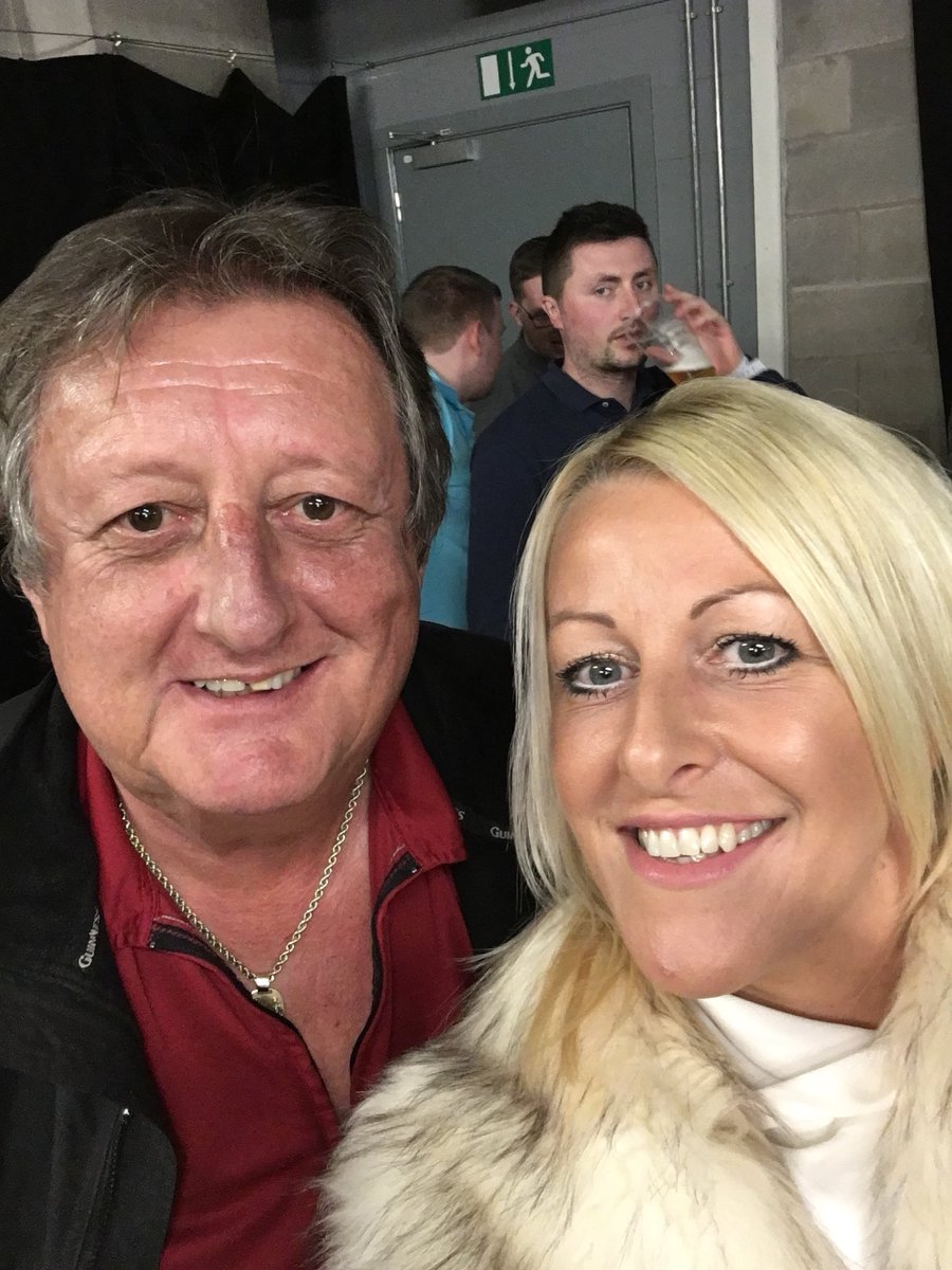 Awww RIP <a href="/ericbristow/">Eric Bristow MBE</a> <a href="/OfficialPDC/">PDC Darts</a> ... I was only with you earlier tonight .. such sad news. God Bless - you were one of the greats 🎯🎯😢😢