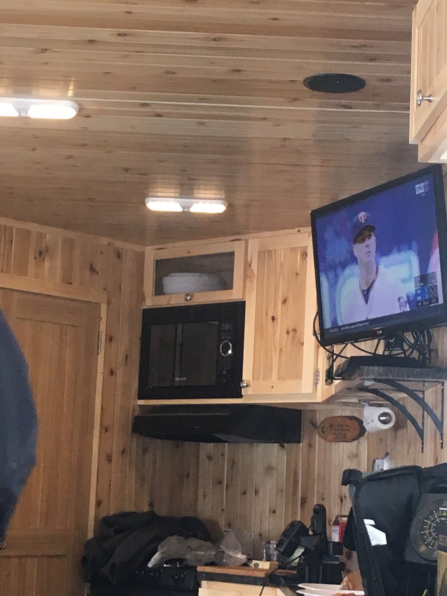 schwittersla's tweet photo. #twinshomeopener #icefishing #beastmode https://t.co/4iYT6U6H7b