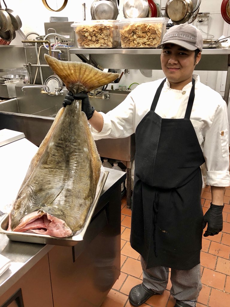 TheCrossingSTL's tweet photo. Holy Halibut!!!!! 😳 #catchoftheday #reelybig #25pounds #gonefishing #ThuintheLou 😋
#halibut #seafood #fish #pescatarian #foodporn #foodgasm #yummy #tasty #delicious #bigfish #onthetable #inthekitchn #yahoofood #fishlovers #stlfood #stlfiah #fialafood https://t.co/4k3h1mMIWm